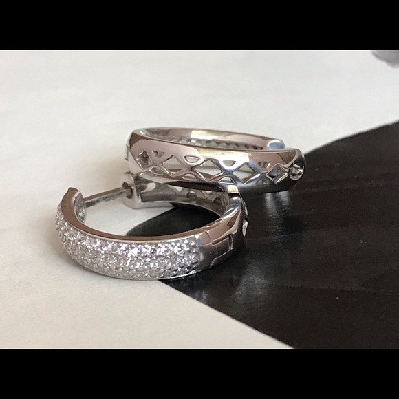 Silver hoop earrings with zirconium - Picture 4 of 4